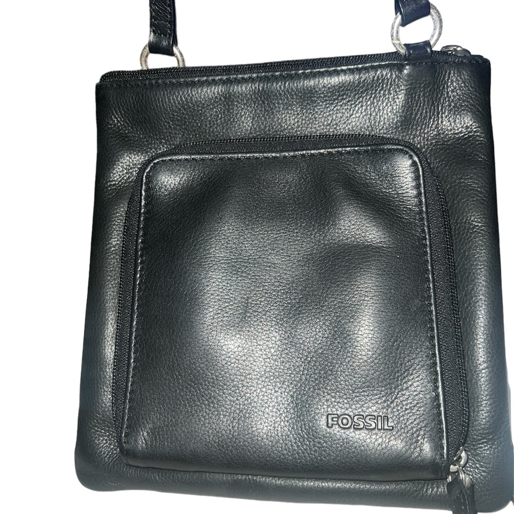 Fossil Black Crossbody Bag with Sleek Leather Design